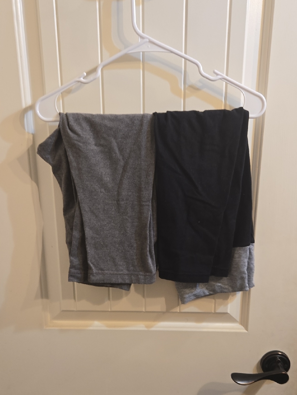 2 Pairs Of Capri Workout Gear. 1 Old Navy & 1 Danskin Wprkout Capris